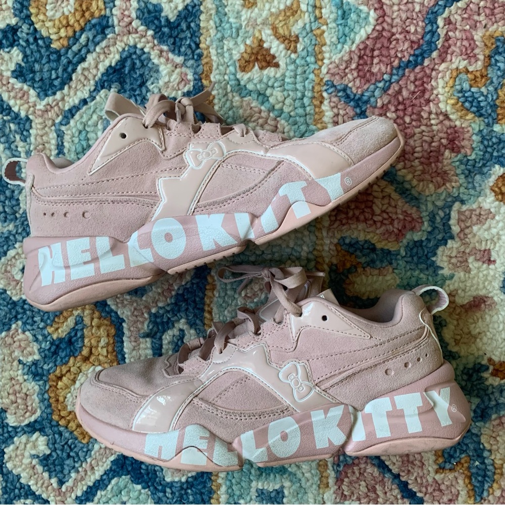 Hello Kitty Puma Sneakers size 8 Super kawaii and rare
